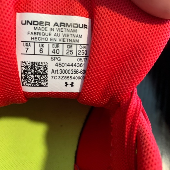 Ladies Under Armour sneaker - Picture 3 of 5